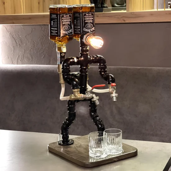 Whisky Spender Mann mit Lampe und zwei Taps