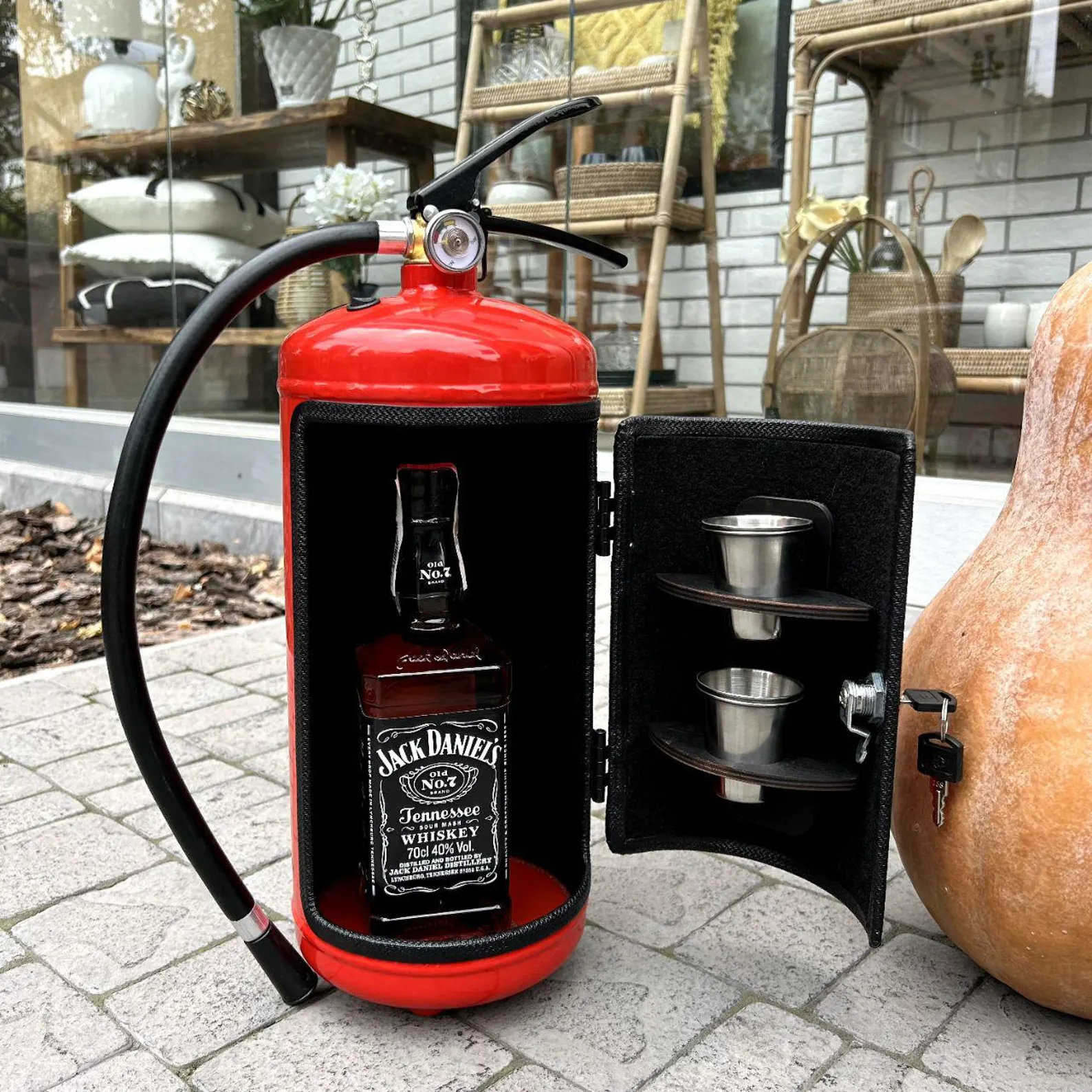 Personalisierte Feuerlöscher Bar mit Schnapsgläsern – Bild 3