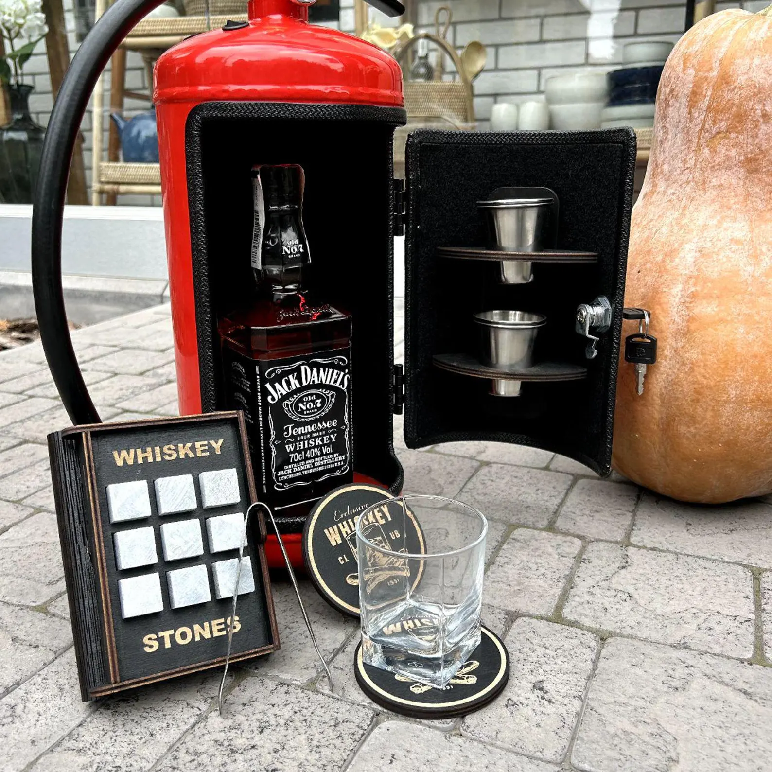 Personalisierte Feuerlöscher Bar mit Schnapsgläsern – Bild 4