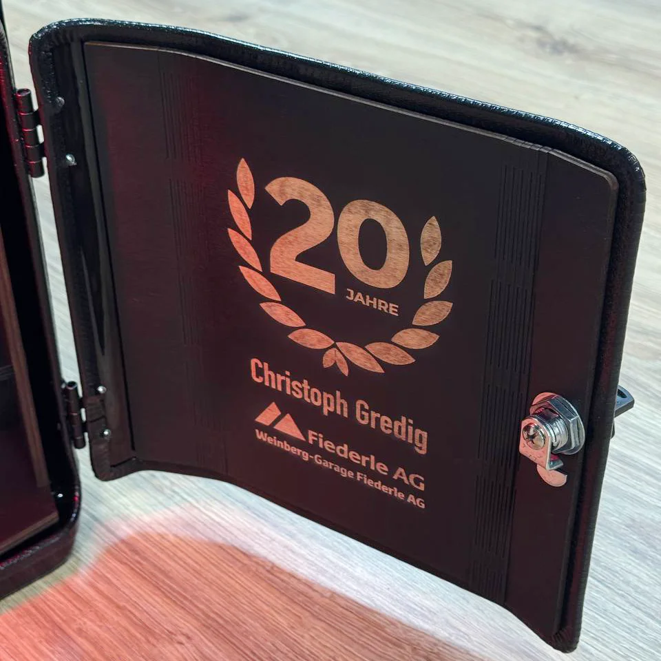 christofer toyota 20 Jahre gravur q